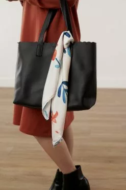 Scarf Green Leaf 28 Inch